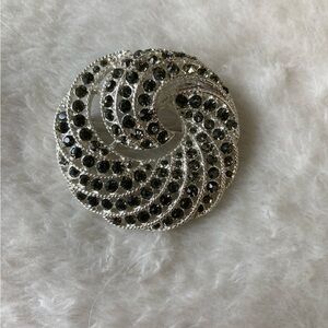 Pinwheel Design Vintage Brooch Silver‎ Tone Grayish Rhinestones